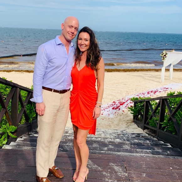 Beautiful, bright dress for any occasion. - Picture 1 of 5